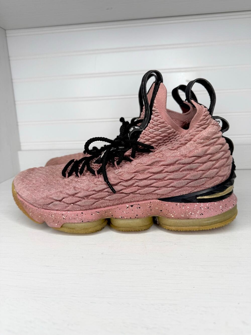 Nike LeBron 15 Hollywood Rust Pink Metallic Gold Black 897650-600 Men’s Size 10